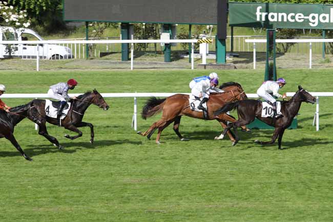 Photo d'arrivée de la course pmu PRIX DE LA COQUENNE à SAINT-CLOUD le Mardi 8 juin 2021