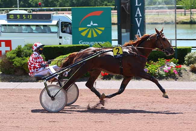 Photo d'arrivée de la course pmu GRAND NATIONAL DU TROT PARIS-TURF à LAVAL le Mercredi 9 juin 2021