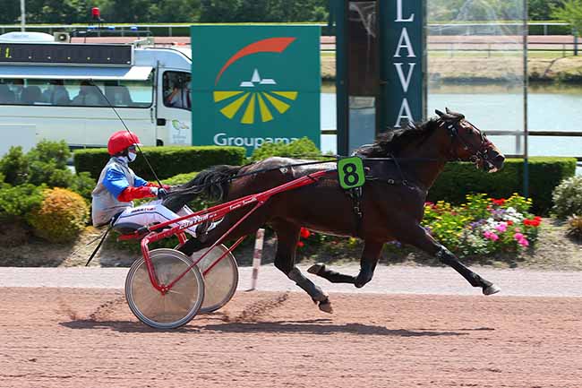 Photo d'arrivée de la course pmu PRIX PMU LE SULKY D'OR A L'HUISSERIE à LAVAL le Mercredi 9 juin 2021