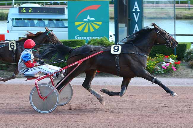 Photo d'arrivée de la course pmu PRIX BARONS GUY ET JACQUES DE MEYNARD à LAVAL le Mercredi 9 juin 2021