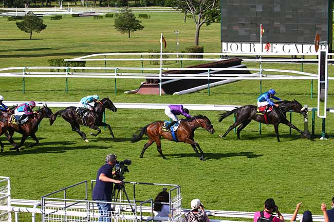 Photo d'arrivée de la course pmu PRIX DES RUINES DE CHAMPLIEU à COMPIEGNE le Vendredi 11 juin 2021