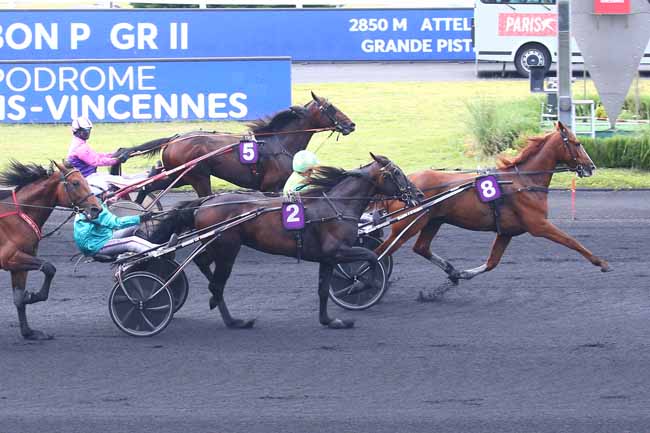 Photo d'arrivée de la course pmu PRIX CHAMBON P à PARIS-VINCENNES le Samedi 12 juin 2021