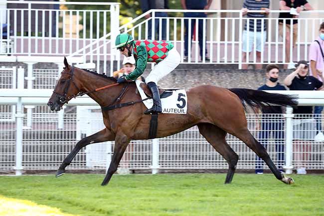 Photo d'arrivée de la course pmu PRIX QUESTARABAD à AUTEUIL le Samedi 12 juin 2021