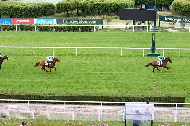 Photo d'arrivée de la course pmu PRIX DE LA PLACE MONTAIGNE à SAINT-CLOUD le Lundi 21 juin 2021
