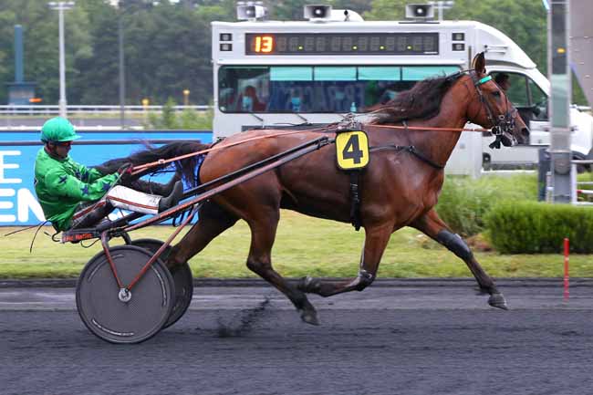 Photo d'arrivée de la course pmu PRIX SAPPHO à PARIS-VINCENNES le Mardi 22 juin 2021