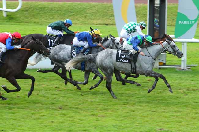 Photo d'arrivée de la course pmu PRIX DES TERREAUX à LYON-PARILLY le Lundi 28 juin 2021
