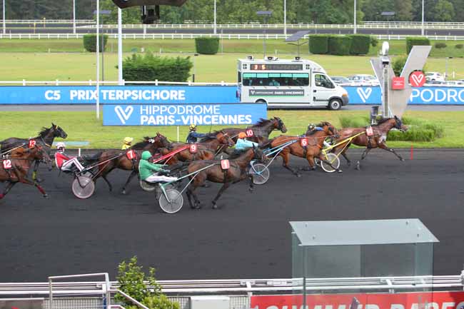 Photo d'arrivée de la course pmu PRIX TERPSICHORE à PARIS-VINCENNES le Mardi 29 juin 2021