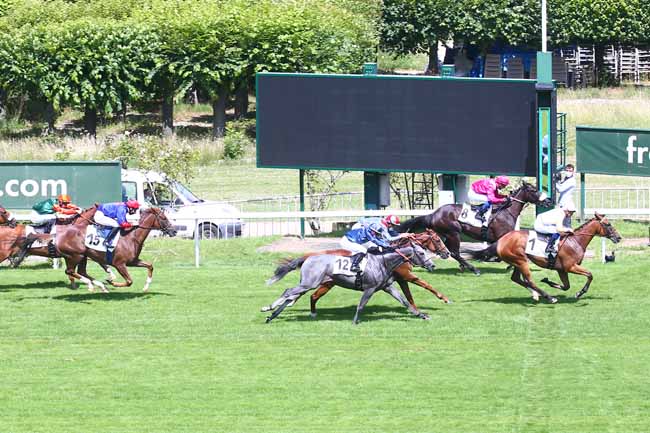 Photo d'arrivée de la course pmu HANDICAP DES HAUTS-DE-SEINE à SAINT CLOUD le Dimanche 4 juillet 2021