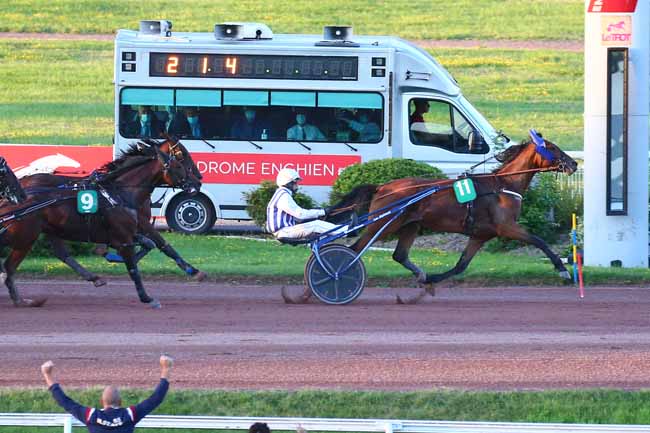 Photo d'arrivée de la course pmu PRIX DU PANTHÉON à ENGHIEN le Mercredi 7 juillet 2021