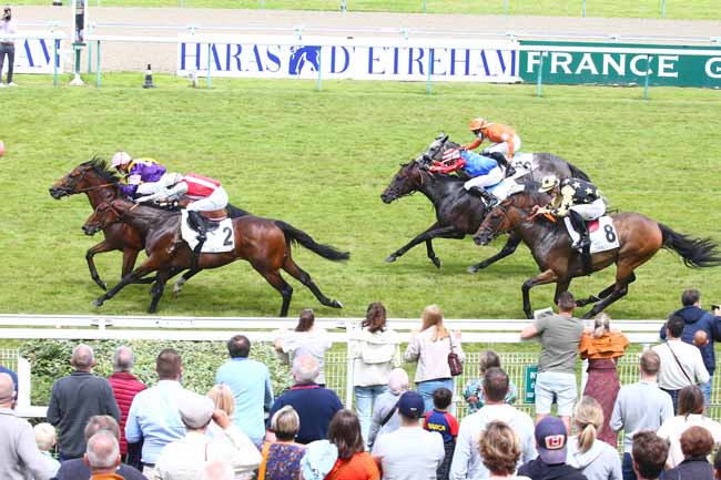 Photo d'arrivée de la course pmu PRIX DE LA PLACE MORNY à DEAUVILLE le Dimanche 11 juillet 2021
