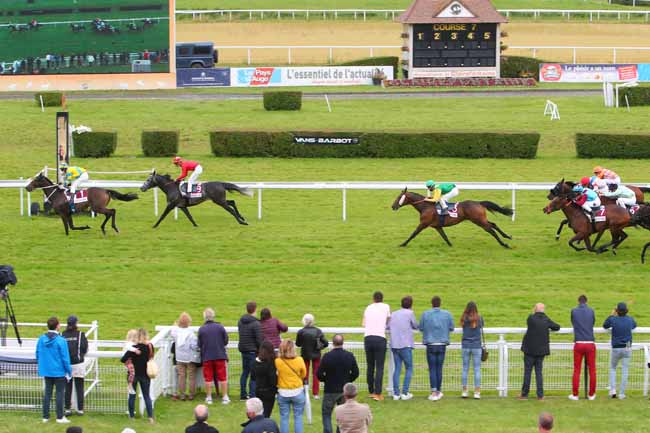 Photo d'arrivée de la course pmu PRIX GR'IN (PRIX DE SAINT-JOUIN) à CLAIREFONTAINE le Lundi 12 juillet 2021