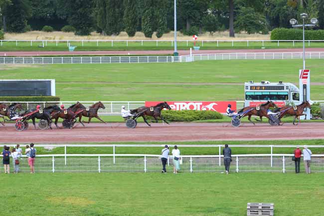 Photo d'arrivée de la course pmu PRIX DE BERTINCOURT à ENGHIEN le Jeudi 15 juillet 2021