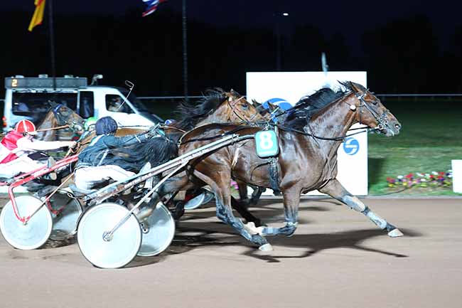 Photo d'arrivée de la course pmu PRIX VENDEE GRAND LITTORAL à LES SABLES D'OLONNE le Vendredi 16 juillet 2021