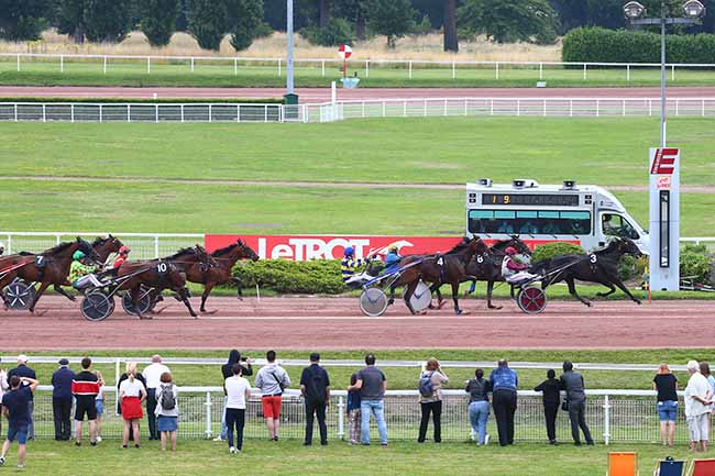 Photo d'arrivée de la course pmu PRIX DE LA SORBONNE à ENGHIEN le Samedi 17 juillet 2021