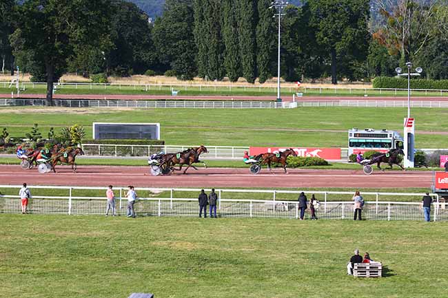 Photo d'arrivée de la course pmu PRIX DE PONT SAINT-MARTIN à ENGHIEN le Samedi 17 juillet 2021