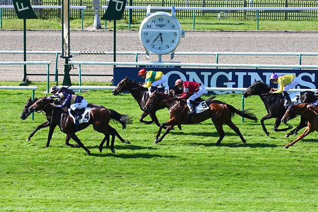 Photo d'arrivée de la course pmu PRIX DE LA STATUE DE SILENE à CHANTILLY le Dimanche 18 juillet 2021