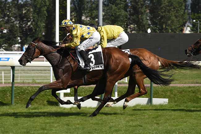 Photo d'arrivée de la course pmu PRIX VANS THEAULT (PRIX ROGER CLUZEL) à VICHY le Mardi 20 juillet 2021