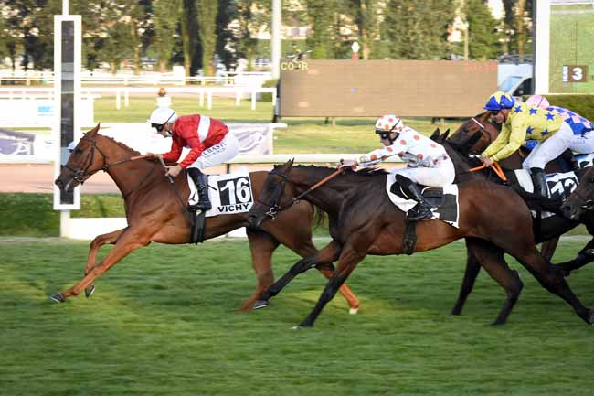 Photo d'arrivée de la course pmu PRIX IMPERATRICE EUGENIE à VICHY le Mercredi 21 juillet 2021
