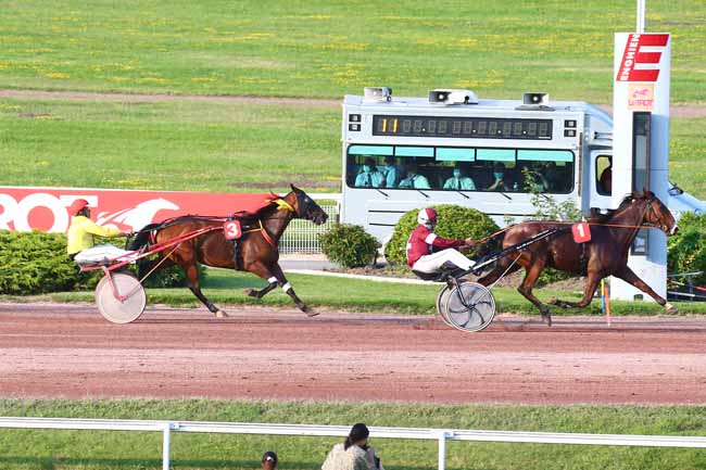Photo d'arrivée de la course pmu PRIX DES BOUCHES-DU-RHONE à ENGHIEN le Mercredi 21 juillet 2021