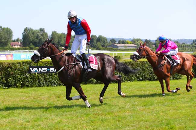Photo d'arrivée de la course pmu PRIX VILLE DE TOUQUES à CLAIREFONTAINE le Jeudi 22 juillet 2021
