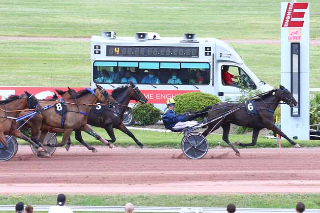 Photo d'arrivée de la course pmu PRIX DES QUINZE-VINGT à ENGHIEN le Samedi 24 juillet 2021