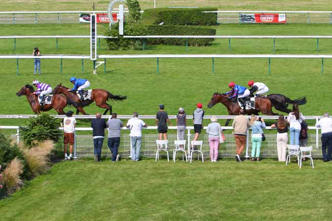 Photo d'arrivée de la course pmu PRIX LC VINS (PRIX DES BANCS COUVERTS) à DIEPPE le Lundi 26 juillet 2021