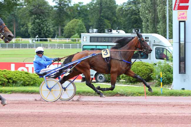 Photo d'arrivée de la course pmu PRIX DE LA HAUTE-MARNE à ENGHIEN le Mercredi 28 juillet 2021