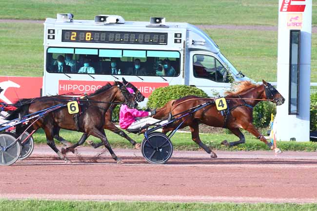 Photo d'arrivée de la course pmu PRIX DE LA CHAUSSEE D'ANTIN à ENGHIEN le Mercredi 28 juillet 2021