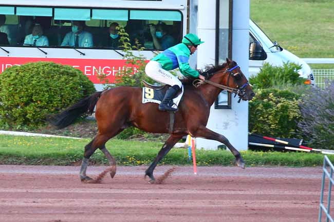 Photo d'arrivée de la course pmu PRIX DE LA PLACE D'ITALIE à ENGHIEN le Mercredi 28 juillet 2021