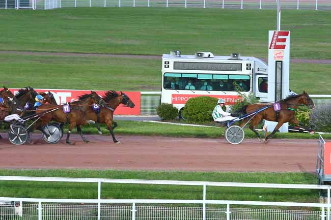 Photo d'arrivée de la course pmu PRIX DE LA PORTE DIDOT à ENGHIEN le Mercredi 28 juillet 2021