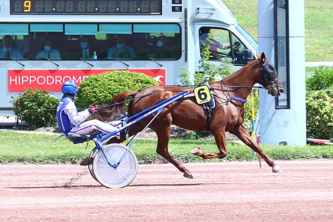 Photo d'arrivée de la course pmu PRIX DE CLICHY à ENGHIEN le Dimanche 1 août 2021
