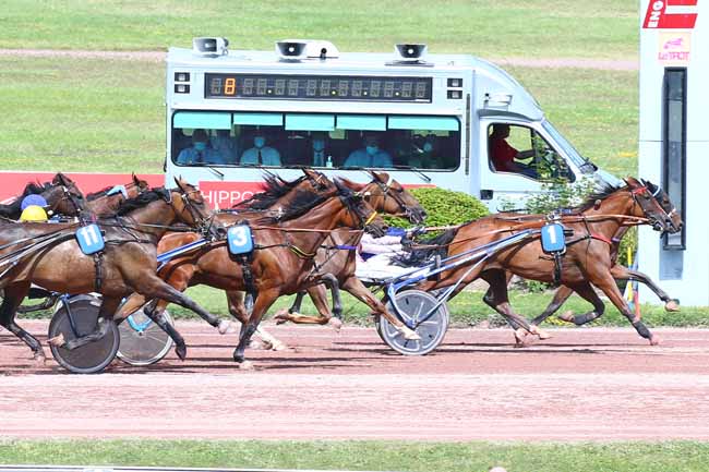 Photo d'arrivée de la course pmu PRIX DE LA CELLE-SAINT-CLOUD à ENGHIEN le Dimanche 1 août 2021
