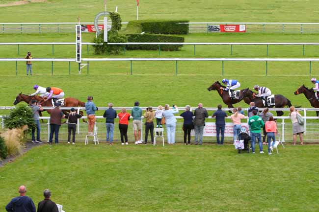 Photo d'arrivée de la course pmu PRIX STYLE VENDOME à DIEPPE le Lundi 2 août 2021