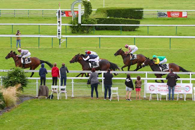 Photo d'arrivée de la course pmu PRIX DE FROMAINVILLE à DIEPPE le Lundi 2 août 2021