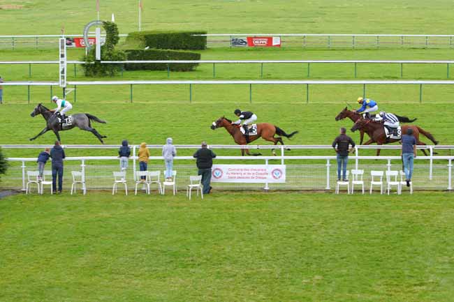 Photo d'arrivée de la course pmu PRIX JEHAN ANGO à DIEPPE le Lundi 2 août 2021