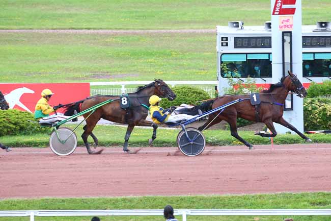 Photo d'arrivée de la course pmu PRIX DE L'HOTEL DES MONNAIES à ENGHIEN le Mercredi 4 août 2021