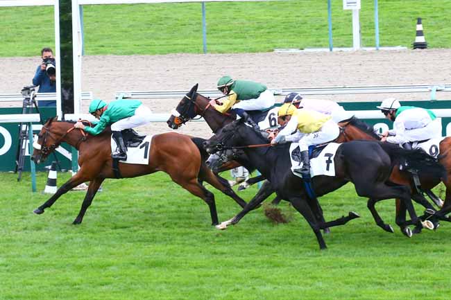 Photo d'arrivée de la course pmu PRIX DE L'ASSOCIATION DES JOCKEYS - PRIX DU LOGIS à DEAUVILLE le Jeudi 5 août 2021