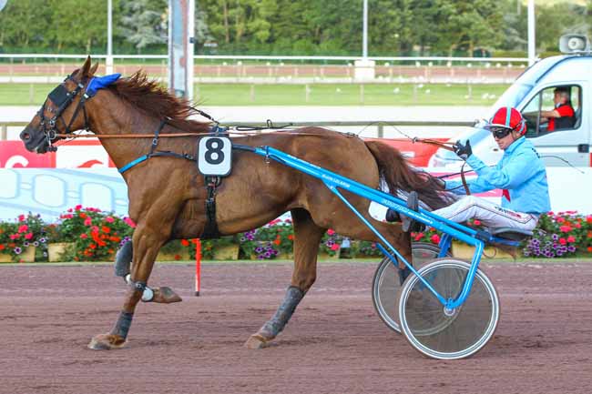 Photo d'arrivée de la course pmu PRIX DES LYCOPODES à CABOURG le Vendredi 6 août 2021