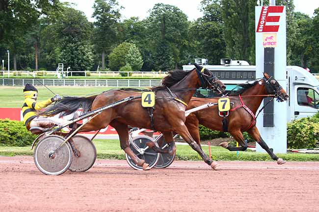 Photo d'arrivée de la course pmu PRIX DE BANDOL à ENGHIEN le Samedi 7 août 2021