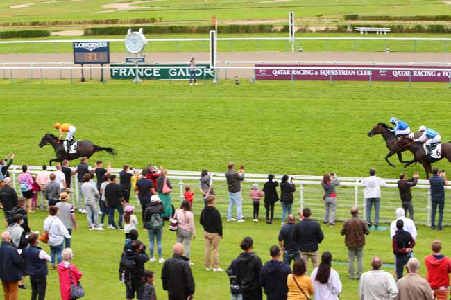 Photo d'arrivée de la course pmu PRIX DU SECOURS POPULAIRE à DEAUVILLE le Mardi 10 août 2021