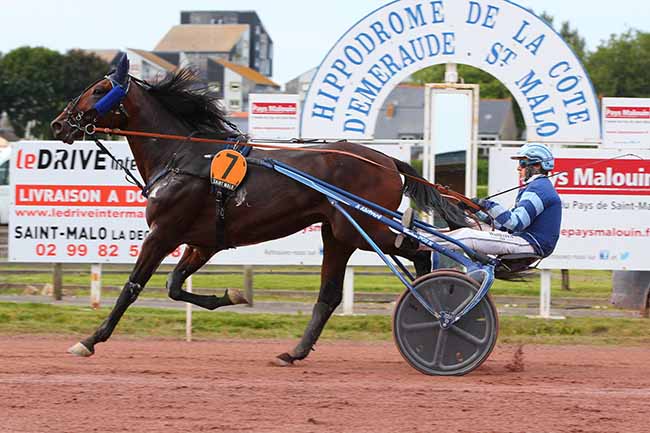Photo d'arrivée de la course pmu PRIX PMU 