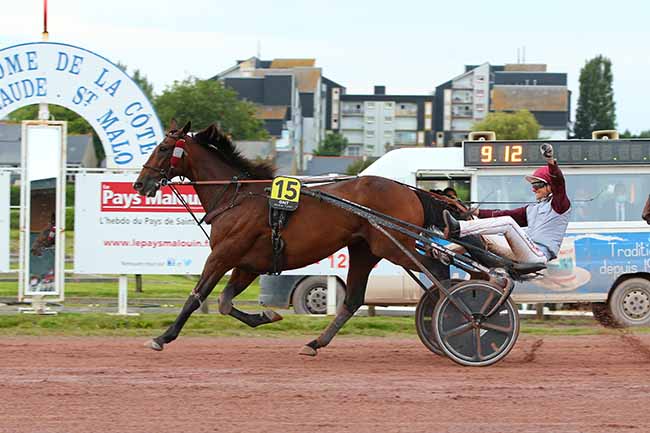 Photo d'arrivée de la course pmu GRAND NATIONAL DU TROT  à SAINT MALO le Mercredi 11 août 2021