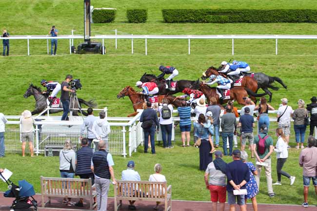 Photo d'arrivée de la course pmu PRIX VIVE LES ENTRAINEURS (PRIX DES GARDENIAS) à CLAIREFONTAINE le Mercredi 11 août 2021