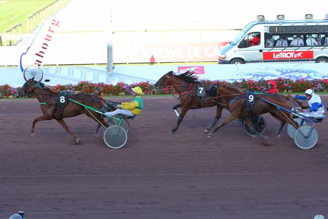 Photo d'arrivée de la course pmu PRIX DES LISERONS à CABOURG le Vendredi 13 août 2021