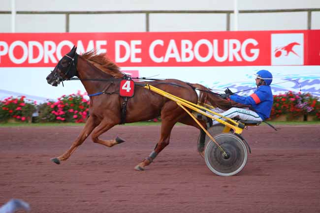 Photo d'arrivée de la course pmu PRIX DES DAUPHINELLES à CABOURG le Vendredi 13 août 2021