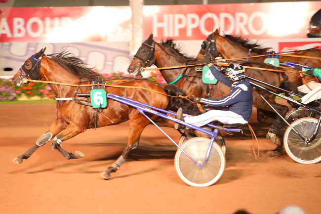 Photo d'arrivée de la course pmu PRIX DES SOUCIS à CABOURG le Vendredi 13 août 2021