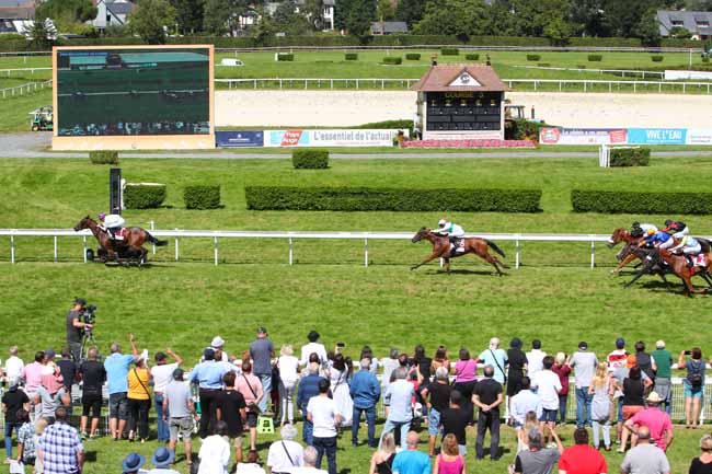 Photo d'arrivée de la course pmu PRIX RESTAURANT DU CASINO (PRIX HIGHEST HONOR) à CLAIREFONTAINE le Vendredi 13 août 2021