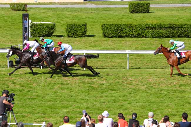 Photo d'arrivée de la course pmu PRIX VILLERS-SUR-MER (PRIX DE LA VESPIERE) à CLAIREFONTAINE le Vendredi 13 août 2021