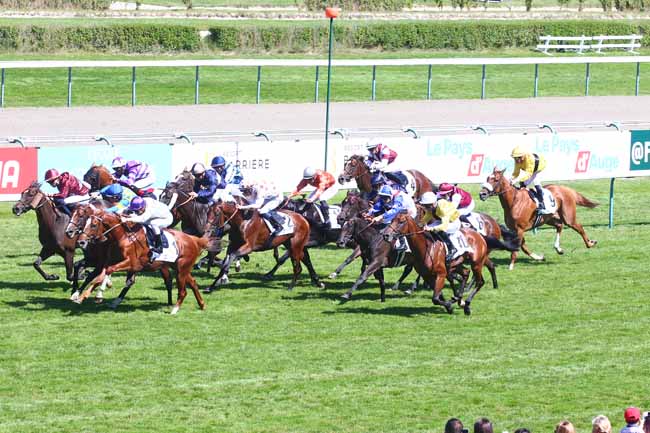 Photo d'arrivée de la course pmu PRIX HONG KONG JOCKEY CLUB - PRIX DU VIEUX BASSIN à DEAUVILLE le Samedi 14 août 2021