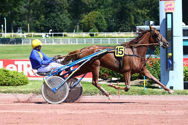 Photo d'arrivée de la course pmu PRIX DE LA PORTE DE VITRY à ENGHIEN le Samedi 14 août 2021